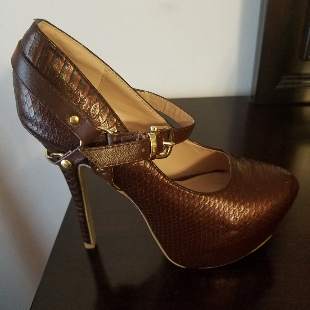 GREAT CONDITION WORN A COUPLE OF TIMES